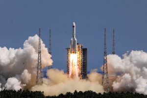Tên lửa đẩy của Trung Quốc thất bại khi bay về trái đất
